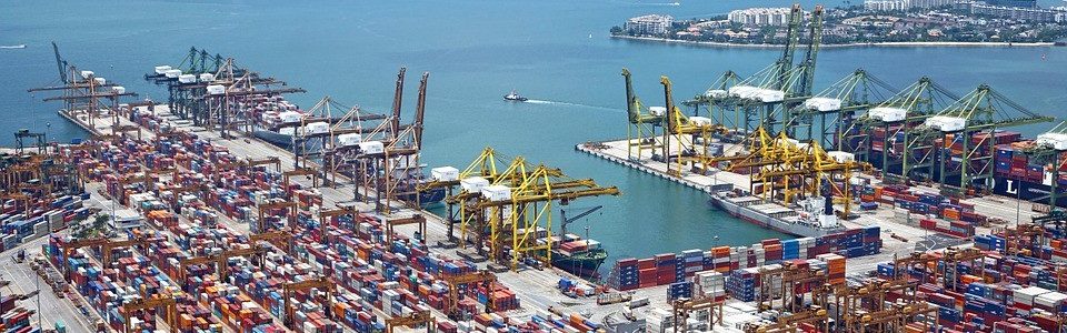 морской порт с контейнерным терминалом